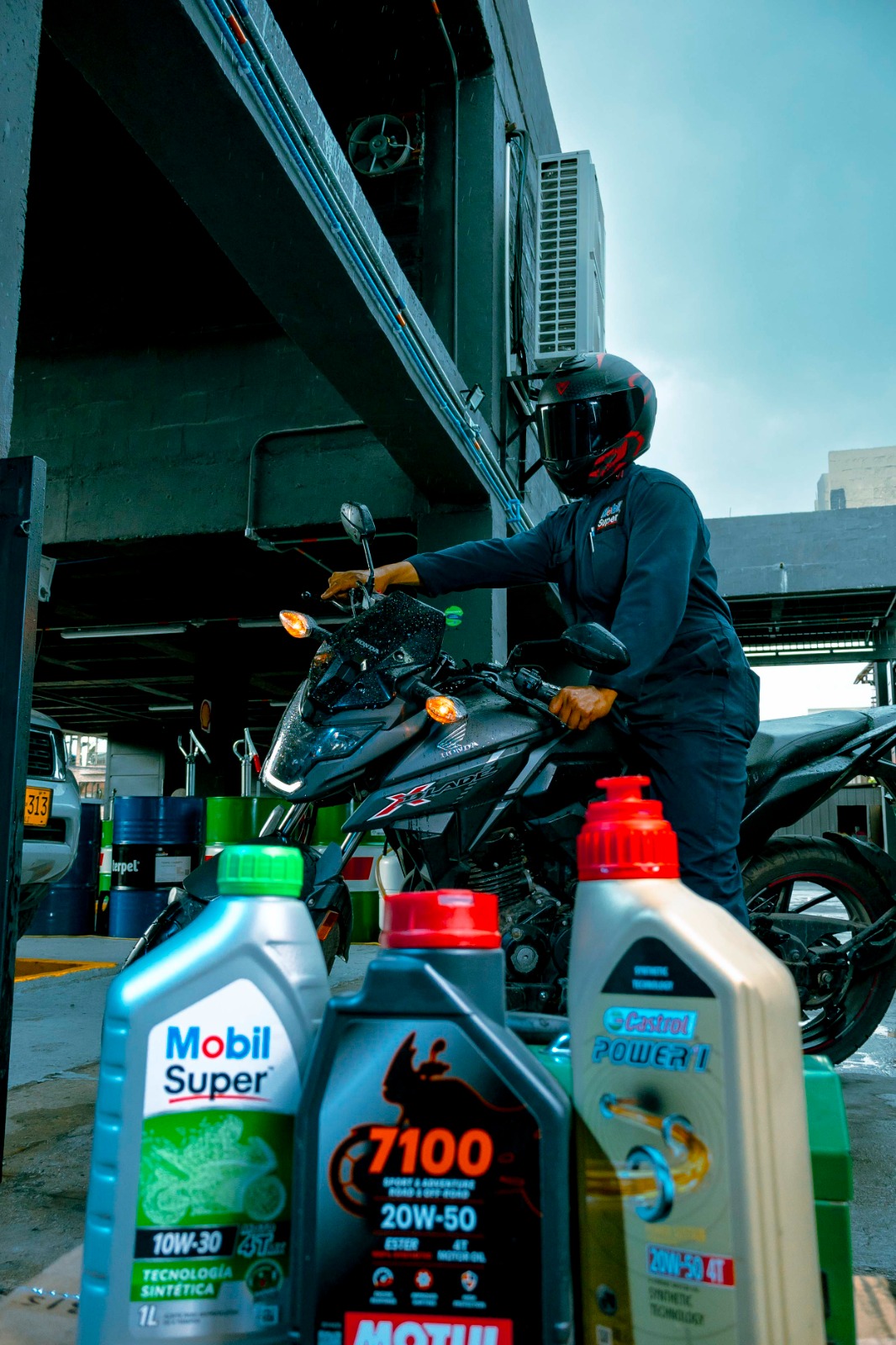 Servicio para motos con aceites de calidad
